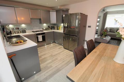 6 Chestnut Walk, Liverpool, L31 1LL