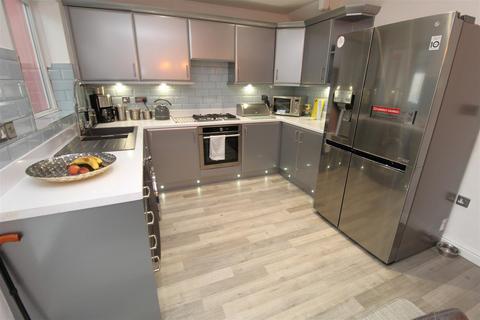 6 Chestnut Walk, Liverpool, L31 1LL