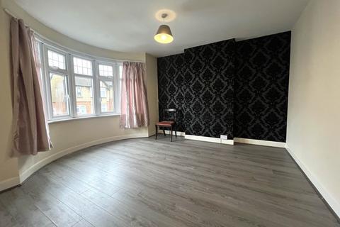 5 bedroom semi-detached house to rent, Alton Road, Luton LU1