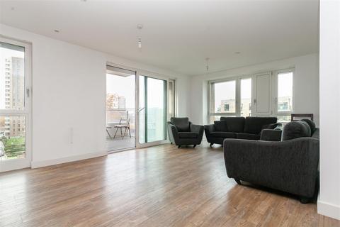 3 bedroom flat to rent, Marner Point, Jefferson Plaza, London