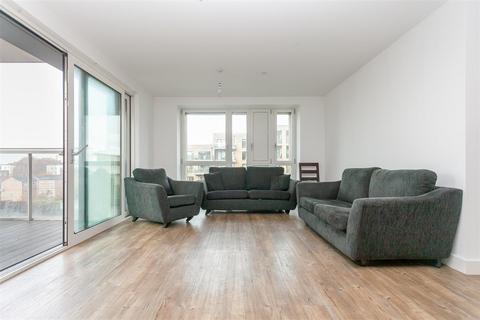 3 bedroom flat to rent, Marner Point, Jefferson Plaza, London