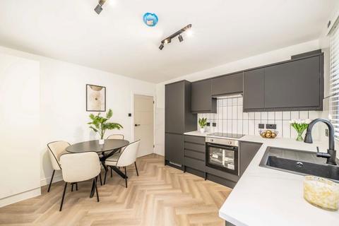 33 Midmoor Road, London, SW12 0EW