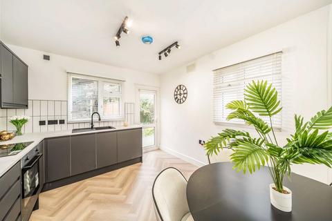 33 Midmoor Road, London, SW12 0EW