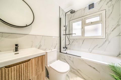 33 Midmoor Road, London, SW12 0EW
