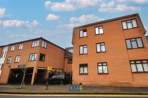 2 bedroom apartment to rent, Saville Court, Woodford Green IG8