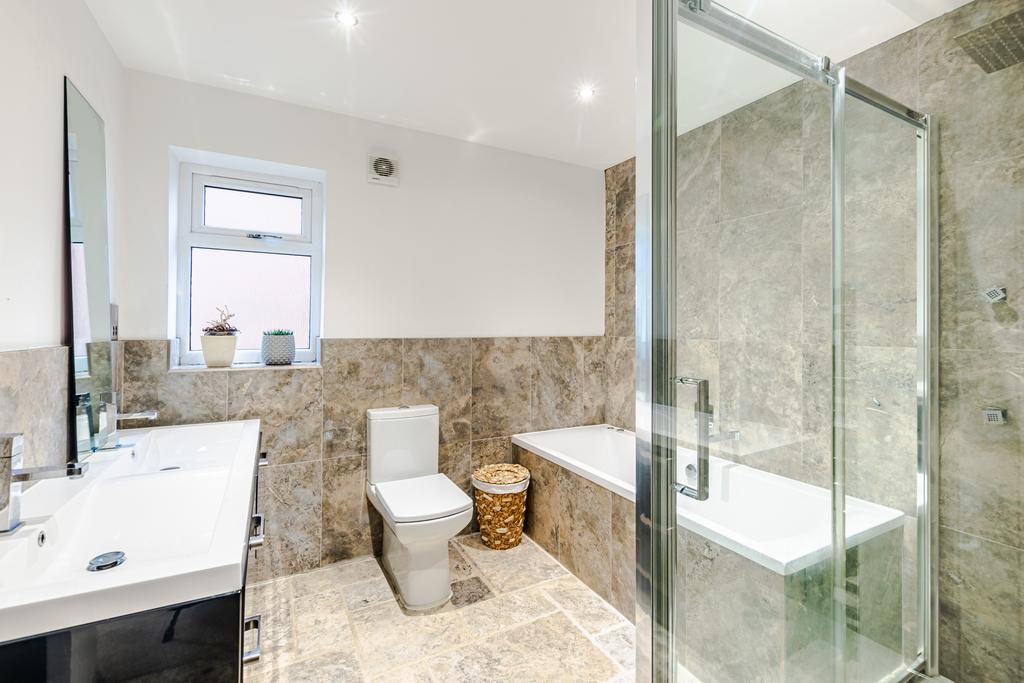 Bedroom1ensuite
