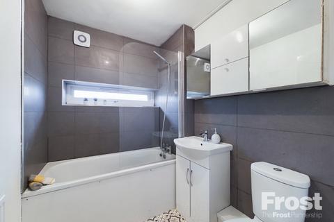70 Whitley Close, Stanwell, Staines-upon-thames, TW19 7EZ