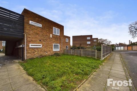 70 Whitley Close, Stanwell, Staines-upon-thames, TW19 7EZ