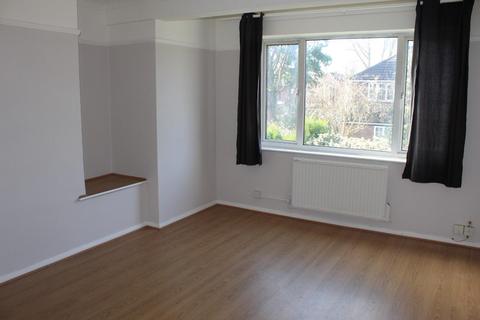 2 bedroom maisonette to rent, Royston Avenue, West Byfleet KT14