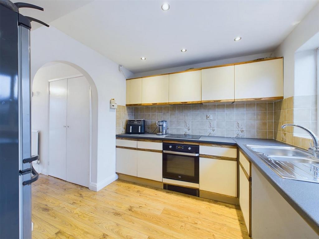 Kitchen: