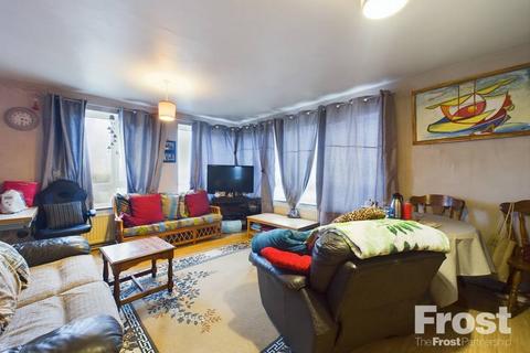 2 bedroom apartment for sale, Hampton Road West, Feltham, Middlesex, TW13