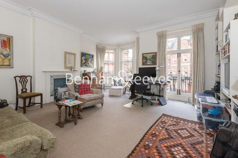 1 bedroom apartment to rent, Kensington Court, Kensington W8