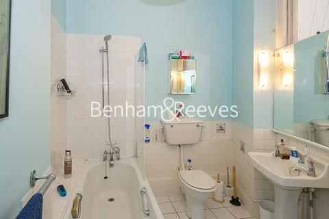 1 bedroom apartment to rent, Kensington Court, Kensington W8