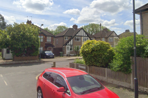 3 bedroom semi-detached house to rent, Weald Lane, Harrow HA3