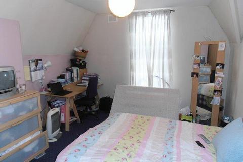 2 bedroom house to rent, Hope Drive, Nottingham NG7