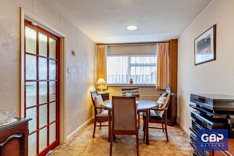 3 bedroom end of terrace house for sale, Jubilee Close, Romford, RM7