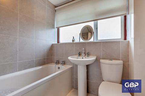 3 bedroom end of terrace house for sale, Jubilee Close, Romford, RM7