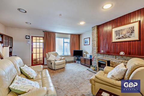 15 Jubilee Close, Romford, RM7 9LU