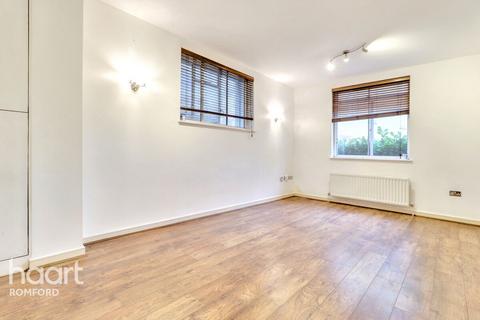 2 bedroom apartment for sale, The Gatehouse, Romford, RM1 1AN