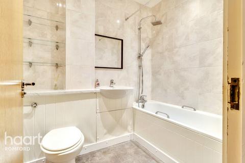 2 bedroom apartment for sale, The Gatehouse, Romford, RM1 1AN