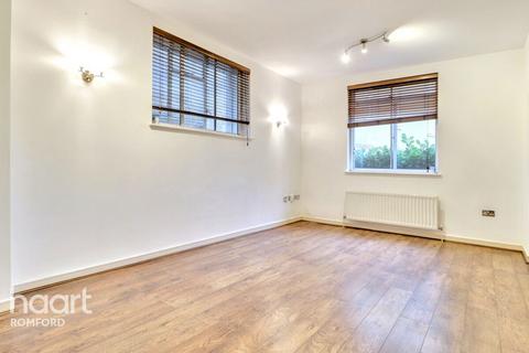 2 bedroom apartment for sale, The Gatehouse, Romford, RM1 1AN