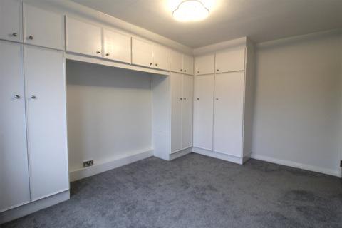 2 bedroom apartment to rent, Crescent West, Barnet EN4