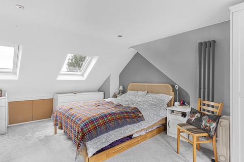 7 Longford Road, Twickenham, TW2 6EB