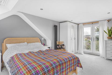 7 Longford Road, Twickenham, TW2 6EB