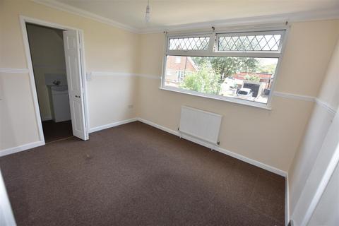 3 bedroom semi-detached house to rent, Brington Drive , Barton Seagrave