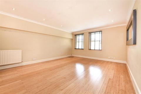 18 Deerhurst Crescent, Hampton Hill, Hampton, TW12 1NZ
