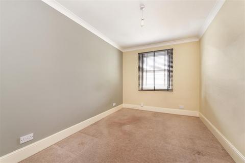 18 Deerhurst Crescent, Hampton Hill, Hampton, TW12 1NZ