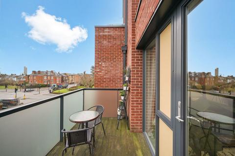 2 bedroom flat for sale, Knatchbull Road, London NW10