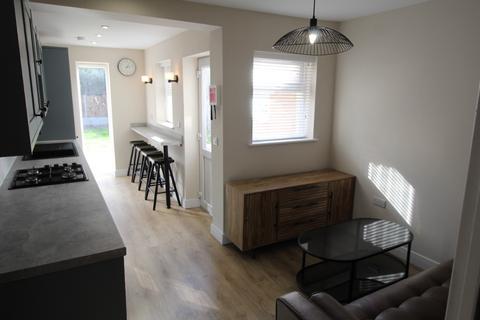 4 bedroom terraced house to rent, Claude Street , Nottingham NG7