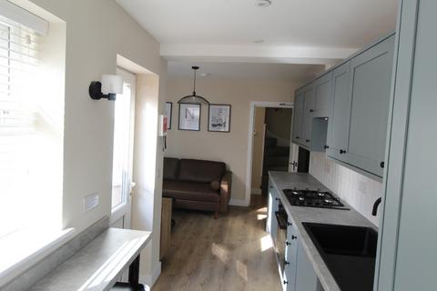 4 bedroom terraced house to rent, Claude Street , Nottingham NG7