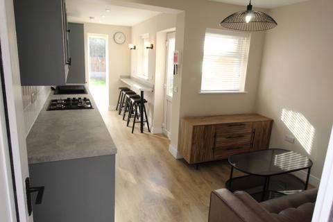 4 bedroom terraced house to rent, Claude Street , Nottingham NG7