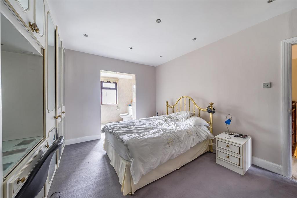 Bedroom 1.jpg