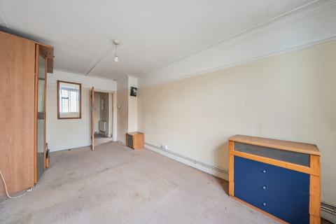 8, Queens Court Warham Road, South Croydon, CR2 6LE