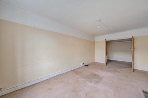 8, Queens Court Warham Road, South Croydon, CR2 6LE