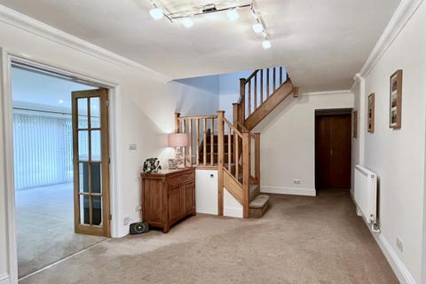 5 bedroom chalet for sale, Braeside Road, St Leonards, BH24 2PQ