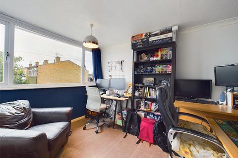 2 Golden Close, Tuffley, Gloucester, GL4 0QZ