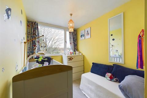 2 Golden Close, Tuffley, Gloucester, GL4 0QZ
