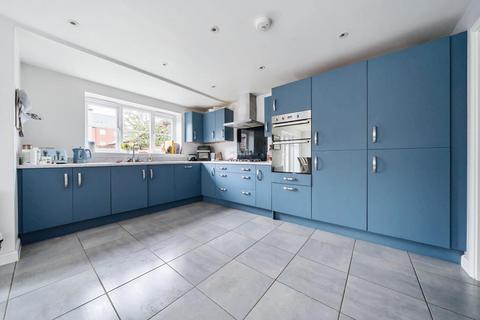 5 bedroom detached house to rent, Catterick Road,  Bicester,  OX26