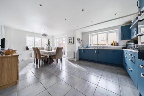 5 bedroom detached house to rent, Catterick Road,  Bicester,  OX26
