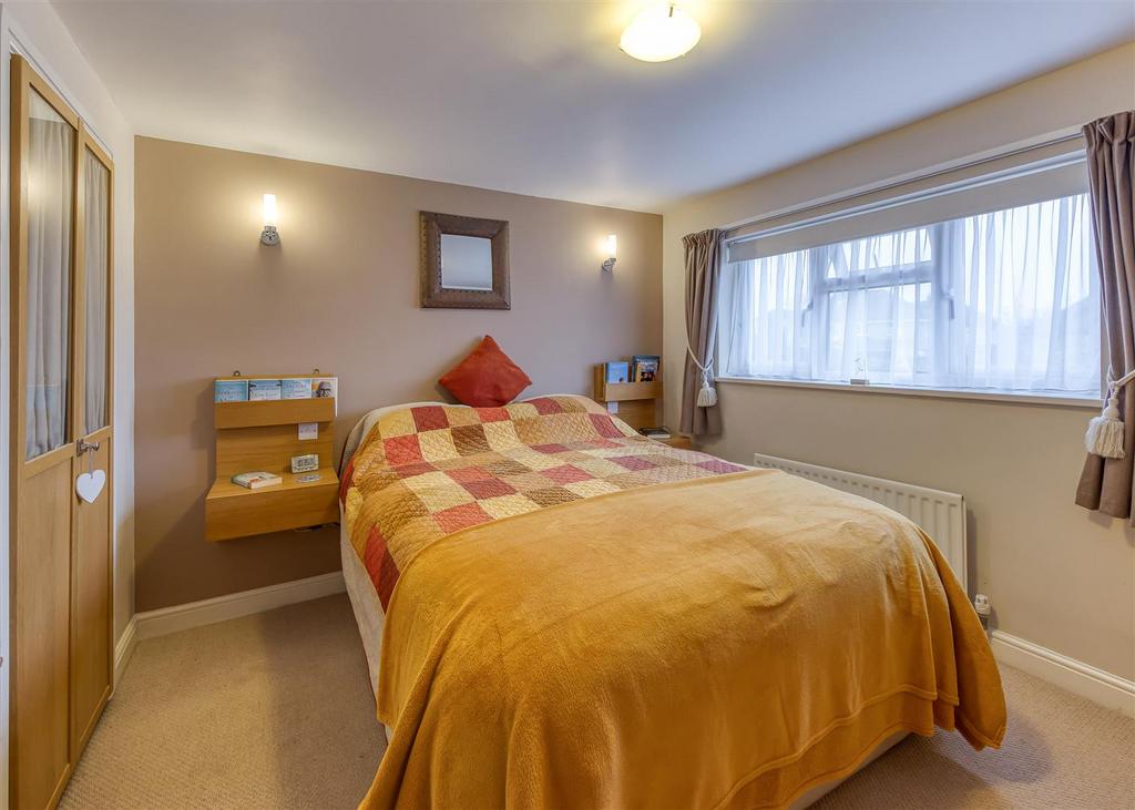 2 Glendale Drive-Bedroom 1.jpg