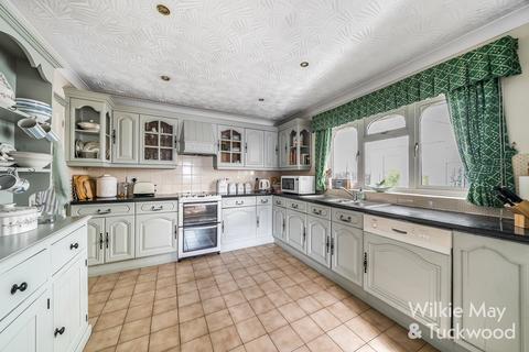 3 bedroom detached bungalow for sale, Downend Road, Puriton, Bridgwater, Somerset TA6