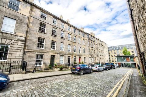 2 bedroom flat to rent, Gayfield Square, Leith Walk, Edinburgh, EH1