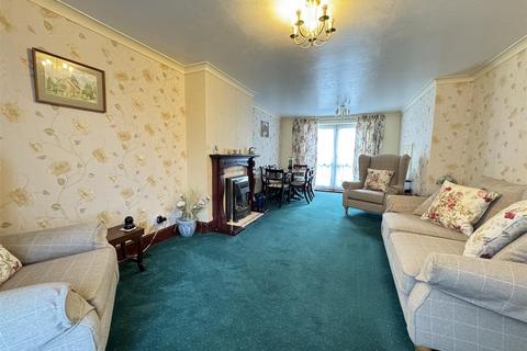 38 Manor Road, Upper Beeding, Steyning, BN44 3TJ