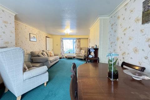 38 Manor Road, Upper Beeding, Steyning, BN44 3TJ