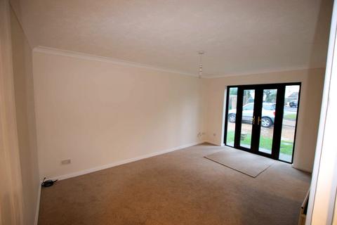 1 bedroom flat to rent, Sprucefield Court, West Green