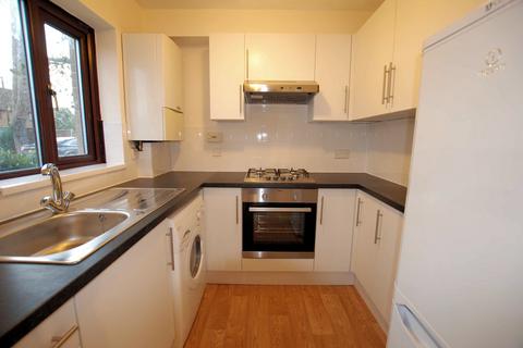 1 bedroom flat to rent, Sprucefield Court, West Green